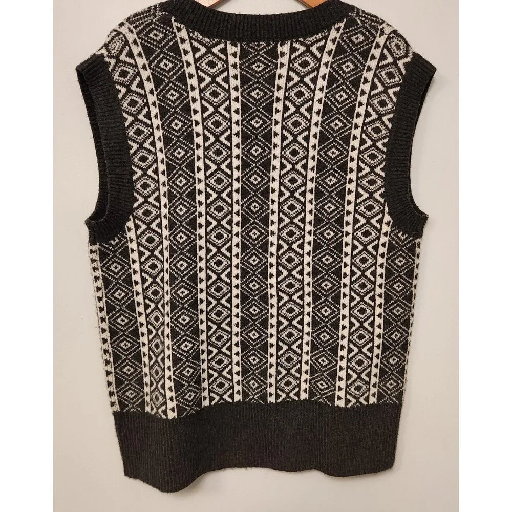 Nicole Miller V-Neck Vest Sweater Gray Black White‎ Diamond Pattern Medium NEW